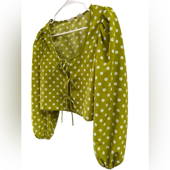 Levi’s green floral long sleeve tie front blouse - Picture 2 of 4